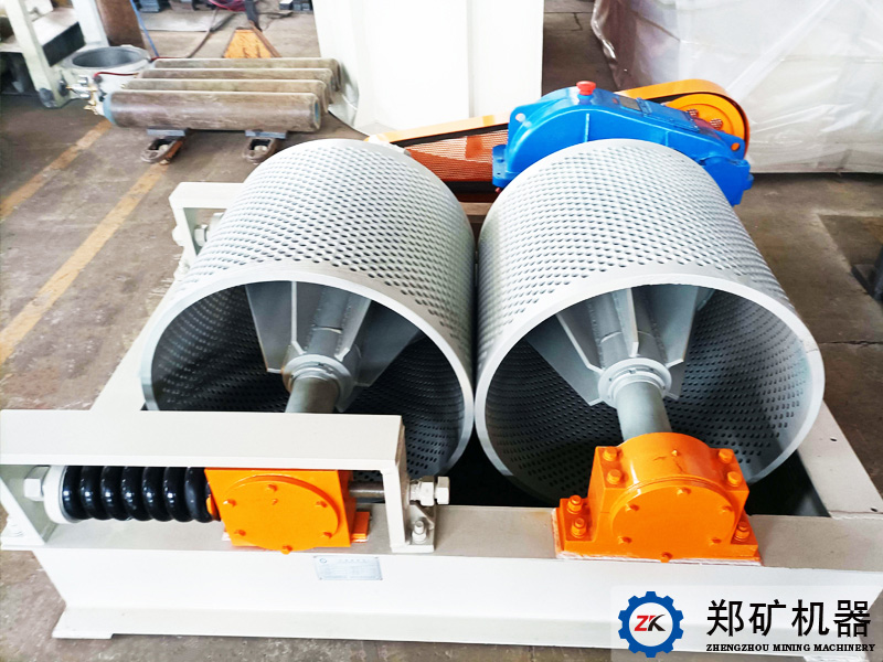 對(duì)輥制粒機(jī) 對(duì)輥制粒機(jī)